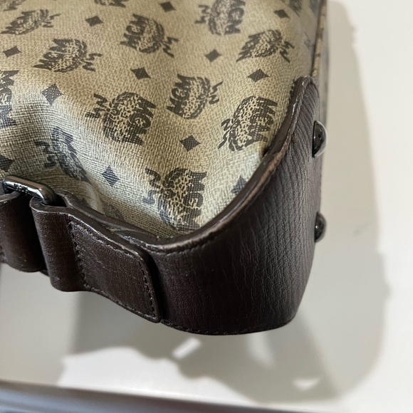 MCM MESSENGER BAG - Picture 13 of 16